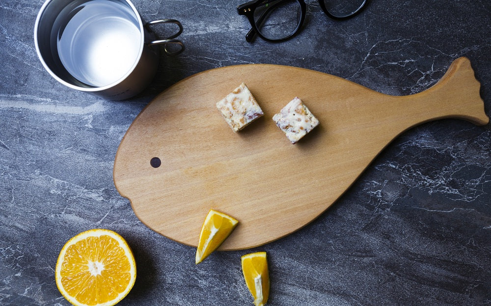 How cute fish-shaped wooden bread tray is!