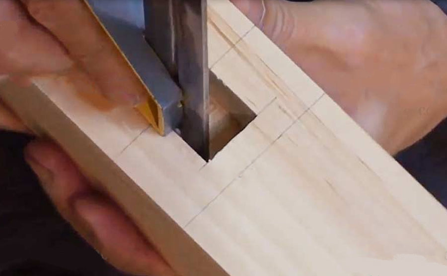 How to chisel a mortise with a hand chisel？